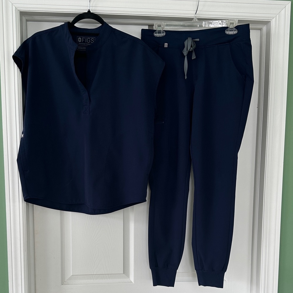 Figs Navy Rafaela™ - Oversized Scrub Top and Zamora scrub bottoms.